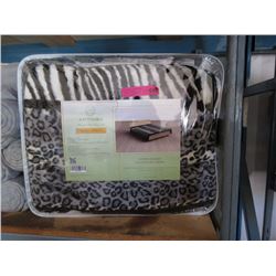 New Queen Size Animal Stripe Sherpa Blanket