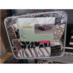 New Queen Size Animal Block Print Sherpa Blanket