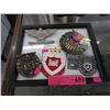 Image 1 : 5 Collectible Metal Badges