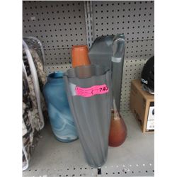 Art Glass Statue & 4 Glass Vases