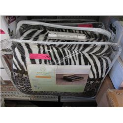 New Queen Size Animal Block Print Sherpa Blanket