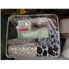 Image 1 : New Queen Size Animal Block Print Sherpa Blanket