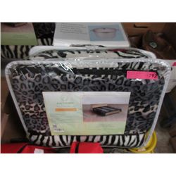 New Queen Size Animal Print Sherpa Blanket