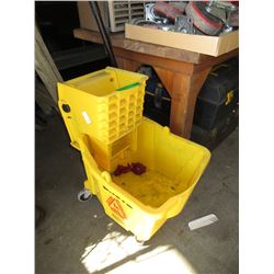 Rubbermaid Mop Bucket with Squeezes
