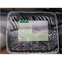 New Queen Size Animal Stripe Sherpa Blanket