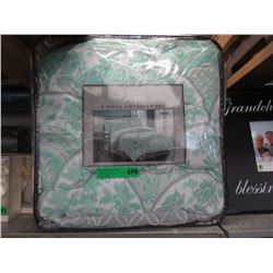 New Queen Size 8 Piece Comforter Set - Green