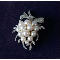 FINE WHITE GOLD OR PLATINUM DIAMOND AND PEARL BROOCH.