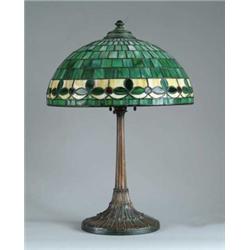 FINE LEADED GLASS TABLE LAMP.
