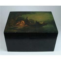 FINE DECORATED RUSSIAN LACQUERWARE BOX.