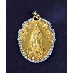 18K YELLOW GOLD AND DIAMOND PENDANT.