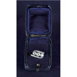 GOLD AND DIAMOND RING.