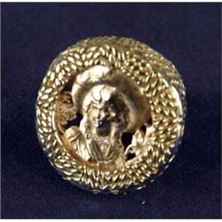 LARGE 18K YELLOW GOLD MAN’S RING.