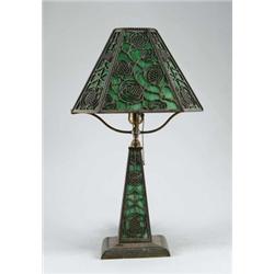 FINE SLAG GLASS OVERLAY TABLE LAMP.