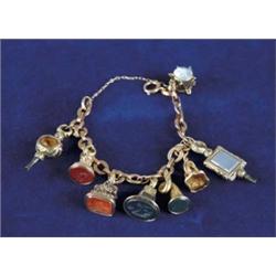 14K YELLOW GOLD CHARM BRACELET.