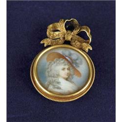 MINIATURE ROUND PORTRAIT LOCKET.