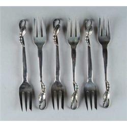 SET OF TWELVE GEORGE JENSEN OYSTER FORKS IN THE “BLOSSOM” PATTERN.