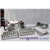 Image 1 : Lot of Misc Vintage Kitchen (Coffee Pot, Ice Cube Trays, Enamelware)