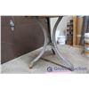 Image 2 : Round Metal Table (2'x2')