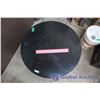 Image 3 : Round Metal Table (2'x2')