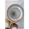 Image 2 : Lot of Pyrex Bowls and Kitchen Strainer