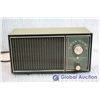 Image 2 : (2) Vintage Radios (RCA and General Electric)