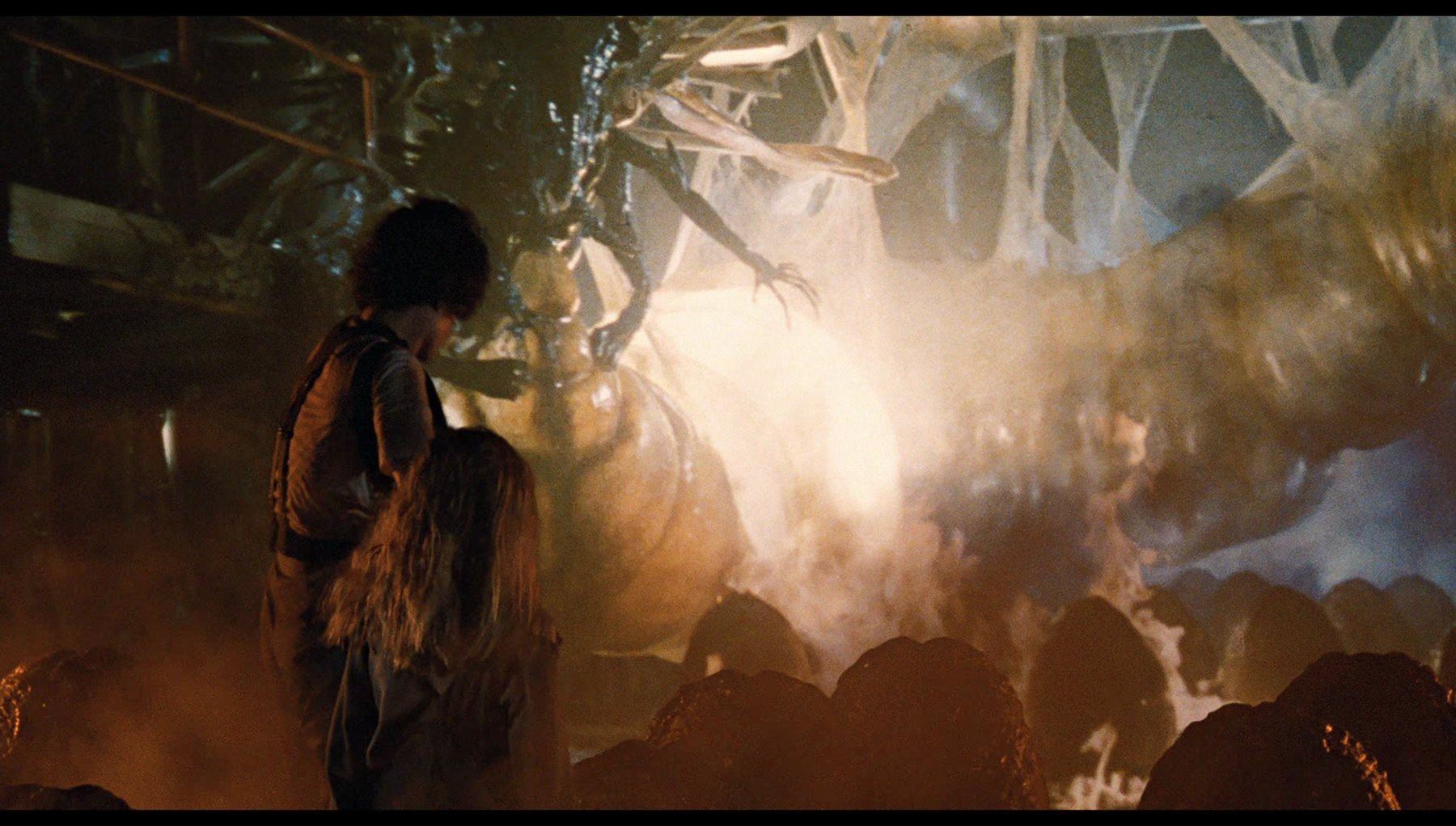 ALIENS (1986) - Miniature Translucent Alien Queen Egg