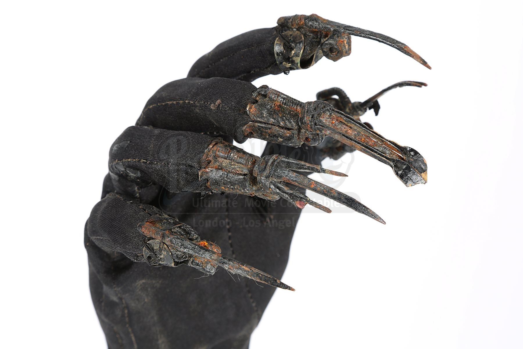 BATMAN RETURNS (1992) Catwoman's (Michelle Pfeiffer) MetalClawed Glove