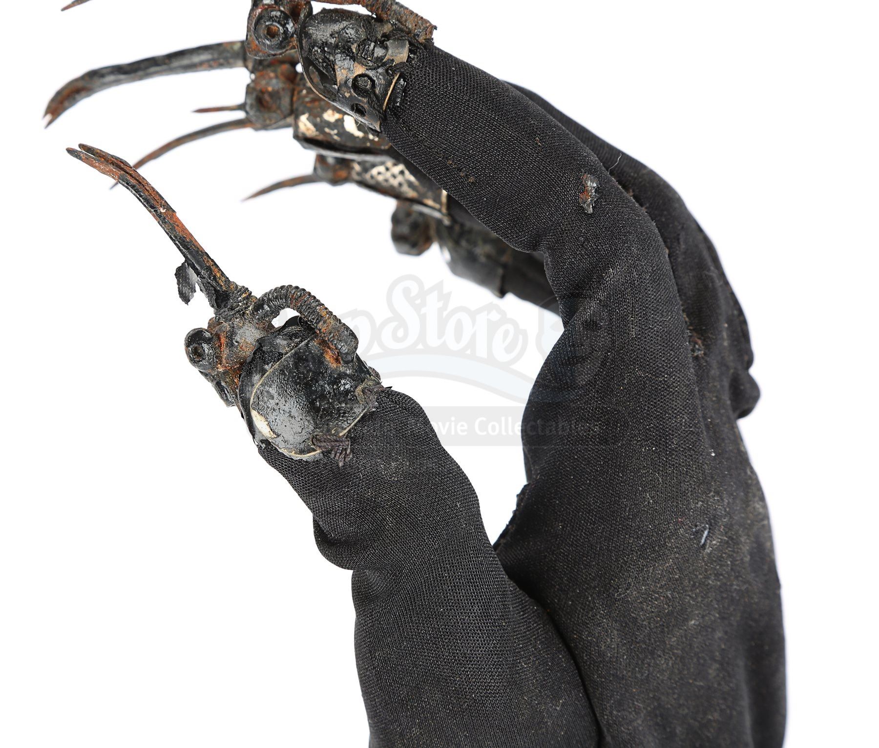 BATMAN RETURNS (1992) Catwoman's (Michelle Pfeiffer) MetalClawed Glove