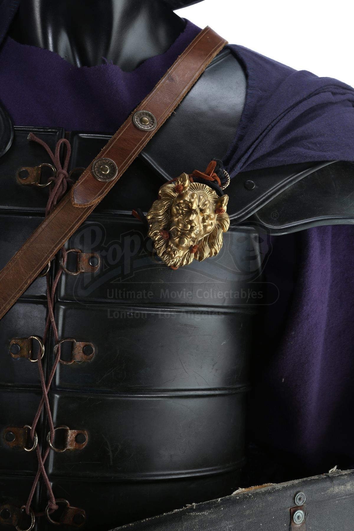 GLADIATOR (2000) - Praetorian Guard Costume with Shield and Weapons