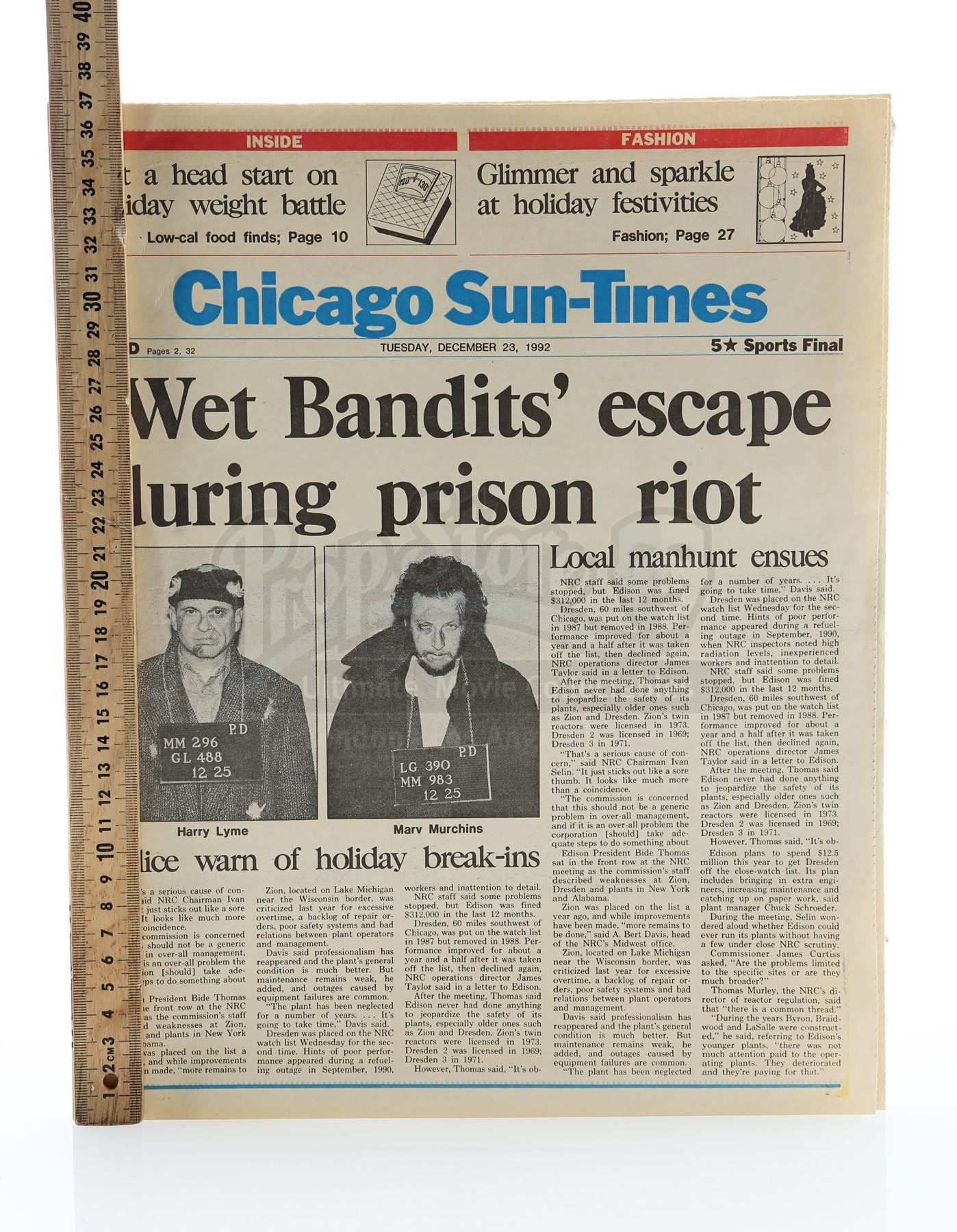 home-alone-2-lost-in-new-york-1992-wet-bandits-escape-newspaper