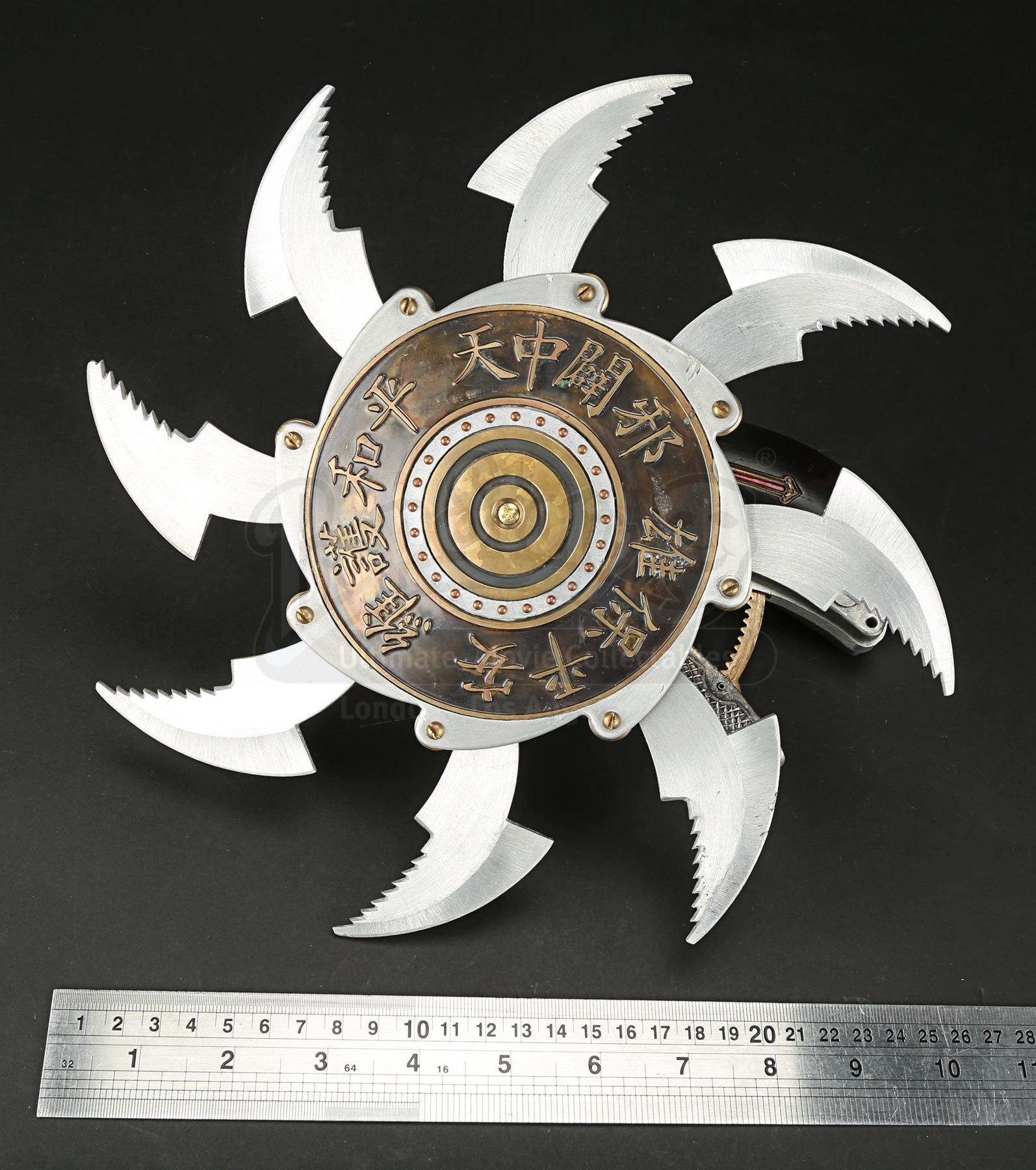 VAN HELSING (2004) Van Helsing's (Hugh Jackman) Hero SFX Tojo Blades