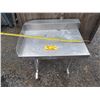 Image 1 : Aluminum table
