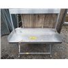 Image 1 : Aluminum table