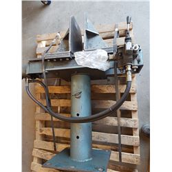 Hydraulic Vise on stand