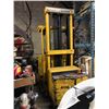 Image 1 : Crown Forklift 170" 24v