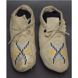 PLAINS INDIAN CHILD'S MOCCASINS