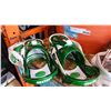 Image 2 : TOTE OF SNOWBOARD PANTS, BINDINGS, GOGGLES, ETC