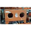 Image 1 : SAND BLASTING BOX W/ GUN