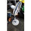 Image 1 : WHITE FLOOR FAN