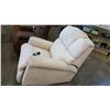 Image 2 : LAZY BOY LIFT CHAIR