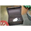 Image 3 : SMALL TRUNK AND DART BOARD
