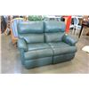 Image 1 : GREEN LEATHER DOUBLE RECLINER