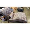Image 1 : LEATHER CHAISE LOUNGE TUFTED