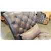 Image 2 : LEATHER CHAISE LOUNGE TUFTED