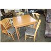 Image 1 : MAPLE DINING TABLE WITH TWO DRAW LEAFS AND FOUR CHAIRS
