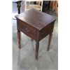 Image 2 : SEAMSTRESS GRAND SEWING MACHINE IN TABLE