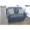 Image 2 : NEW ASHLEY GREY FABRIC MODERN LOVESEAT WITH TWO THROW PILLOWS, RETAIL $1399