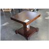 Image 1 : NEW ASHLEY MODERN SQUARE ACCENT EDNTABLE, RETAIL $449