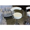 Image 2 : PAIR OF CHROME AND WHITE BAR STOOLS