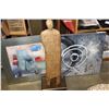 Image 2 : 3FT STANDING ABSTRACT FIGURE OIL ON CANVAS AND FRAMED HOUSE PRINT